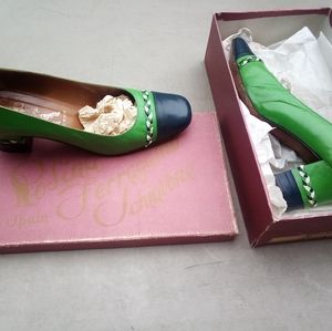 Woman's shoes